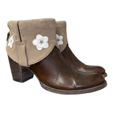 9 Brown & Rough Out Floral Stacked Heel Canty Boots®