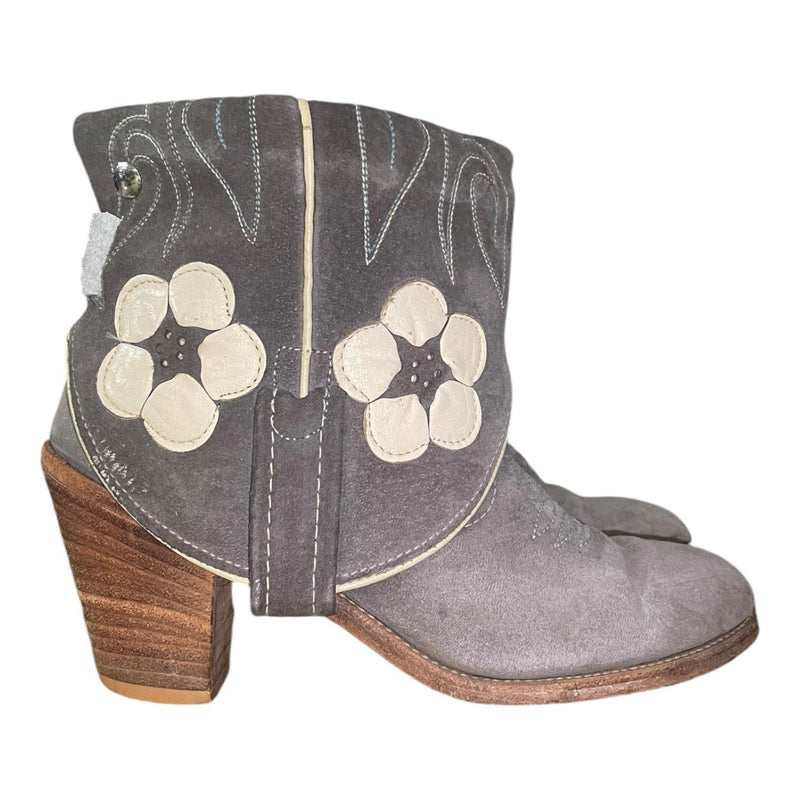 5.5 Gray Rough Out Stacked Heel Canty Boots® with Floral Detailing