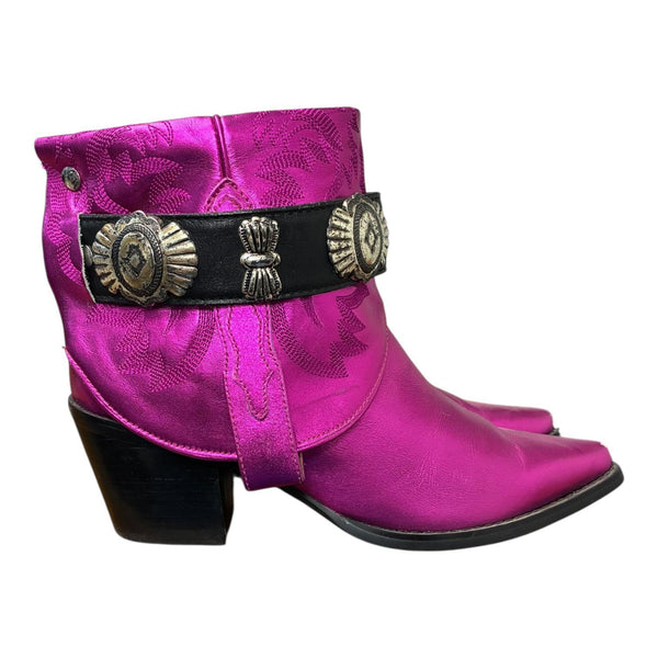 9 Metallic Pink & Concho Belt Canty Boots®