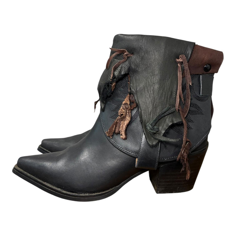 7.5 Black & Layered Leather Canty Boots® with Concho