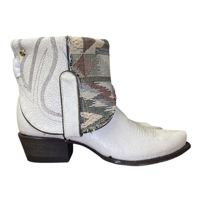 10 White Crackle & Tapestry Canty Boots®