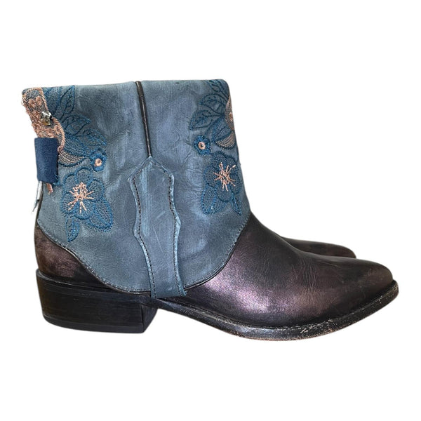 10 Metallic & Blue Floral Embroidered Canty Boots®